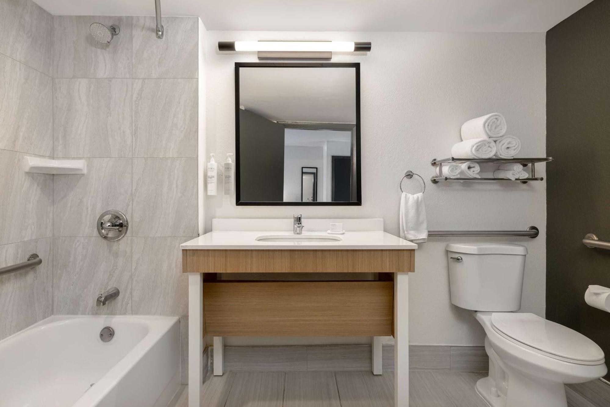 Spark By Hilton 3*