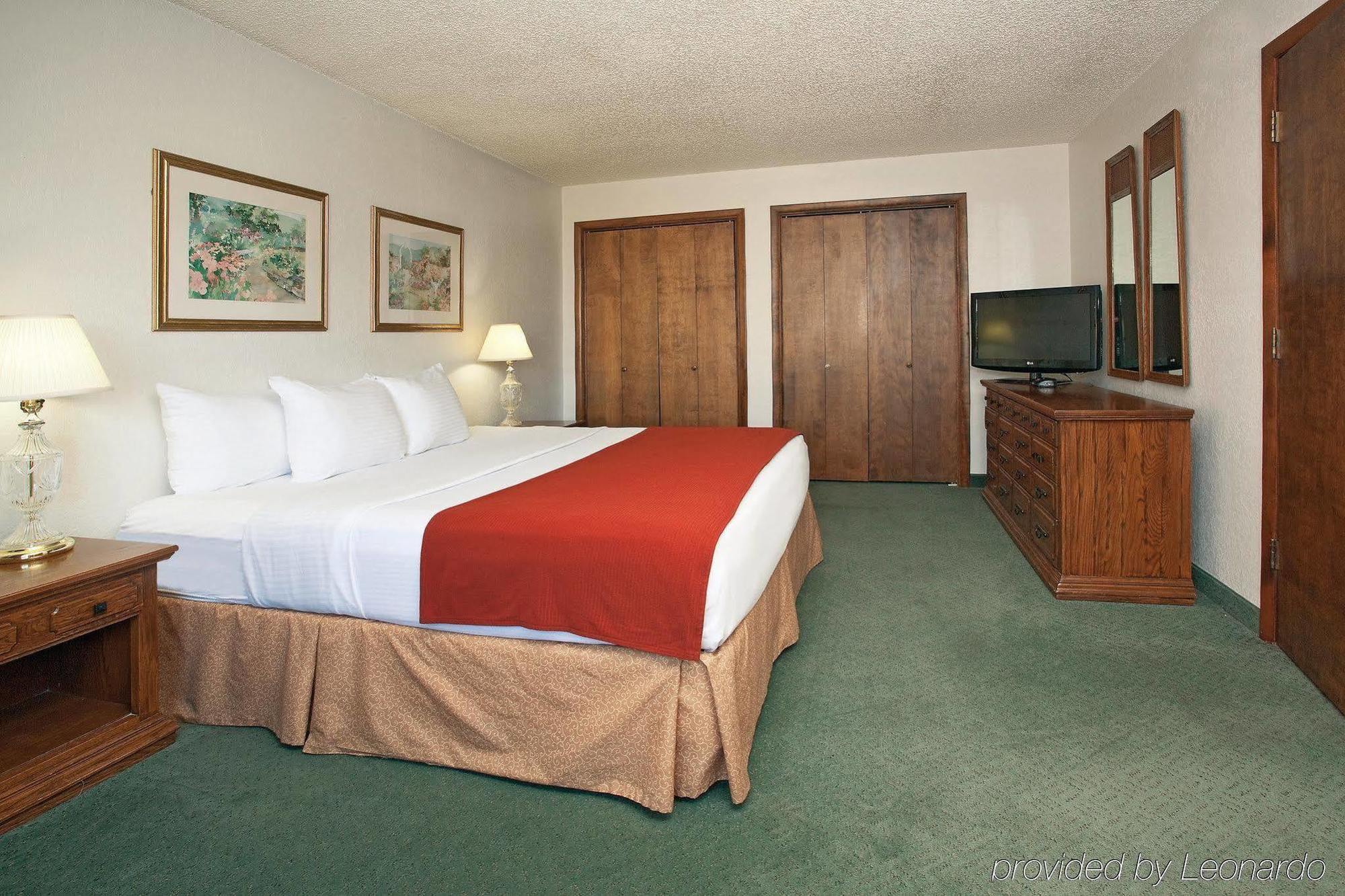 Spark By Hilton 3*