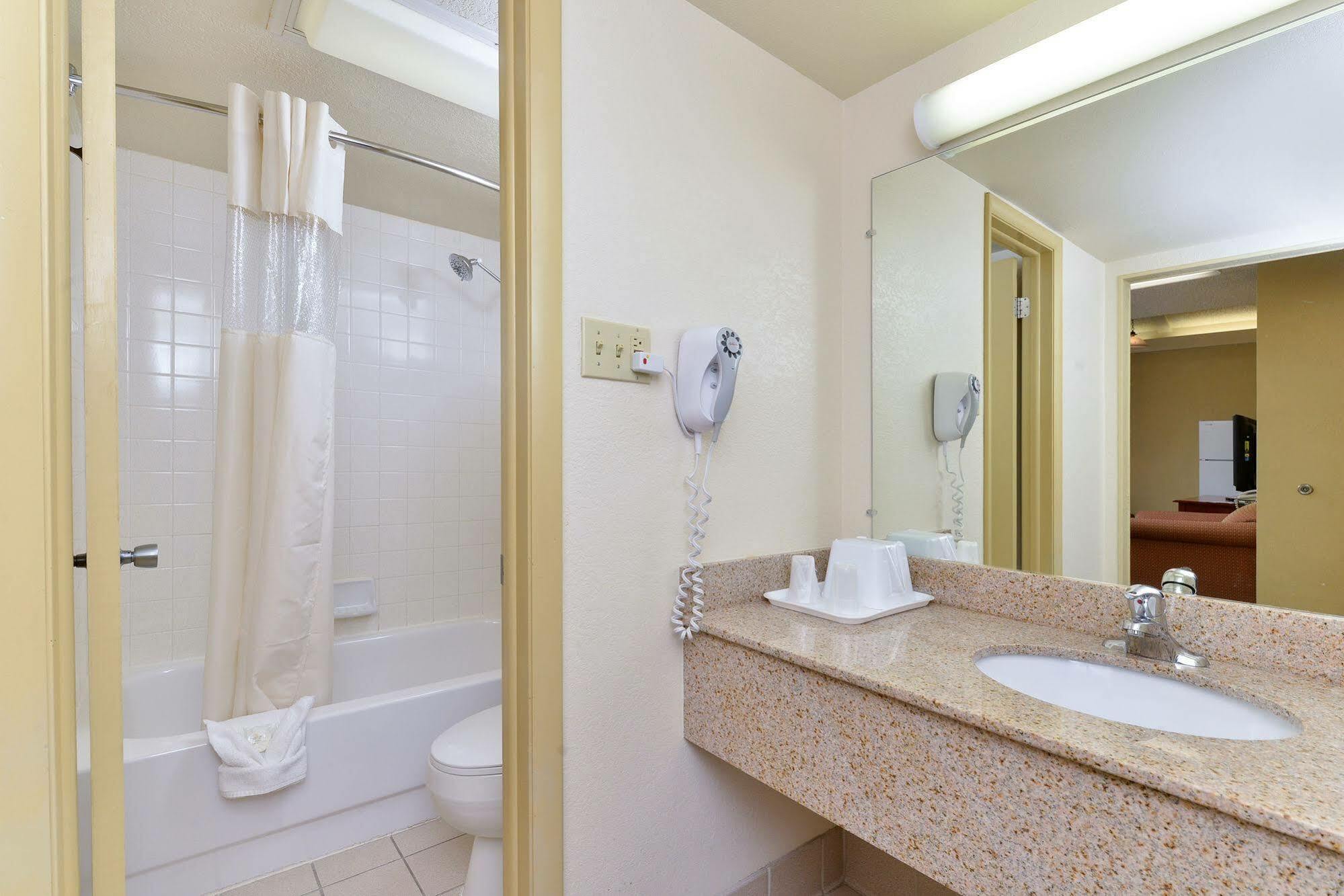 Spark By Hilton 3*